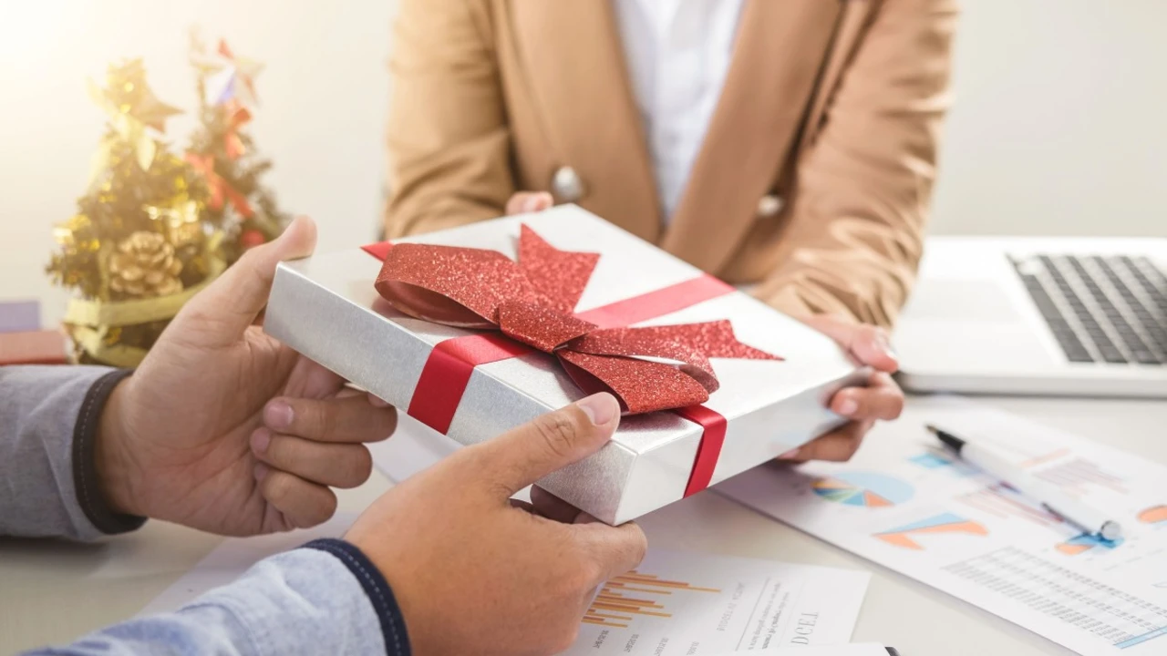 The art of gift-giving: what to buy for an escort in Milan